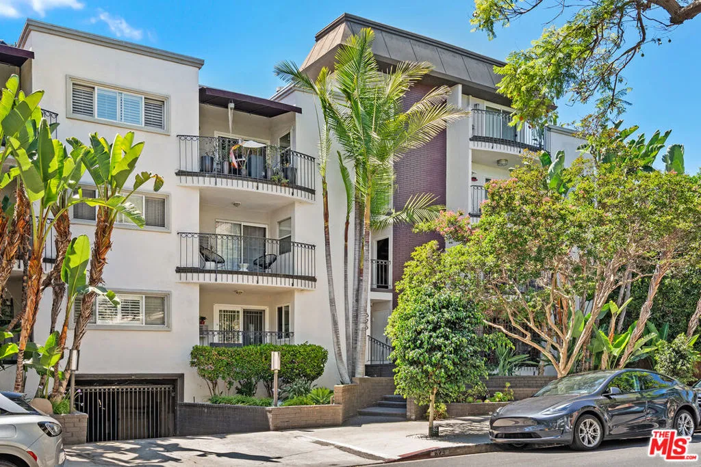 625 N Flores Street 304, West Hollywood, California 90048 home-pic-1