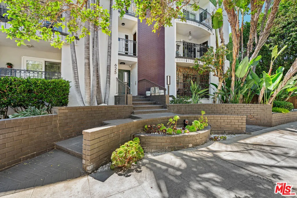 625 N Flores Street 304, West Hollywood, California 90048 home-pic-2