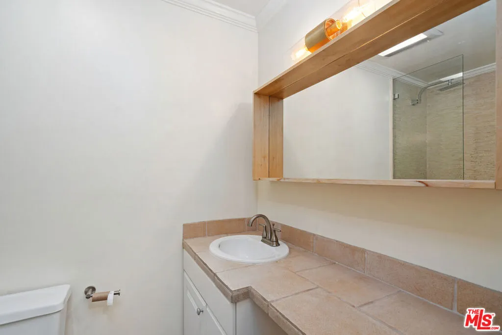 625 N Flores Street 304, West Hollywood, California 90048 home-pic-17