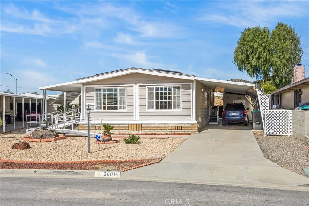 26011 Kentia Palm Dr, Homeland, California 92548 home-pic-1