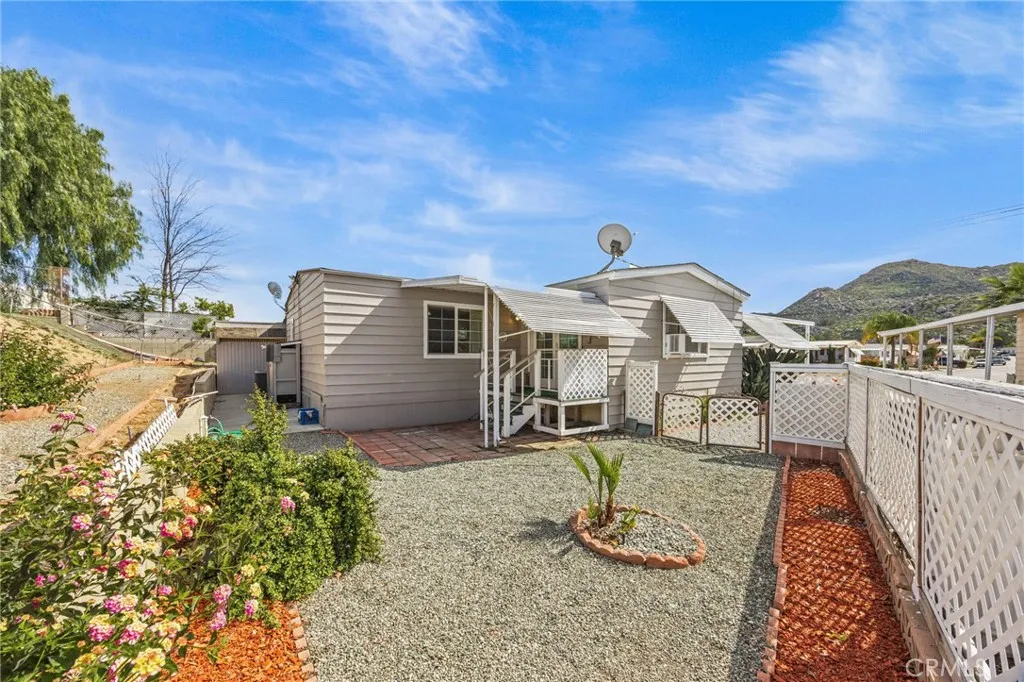 26011 Kentia Palm Dr, Homeland, California 92548 home-pic-34