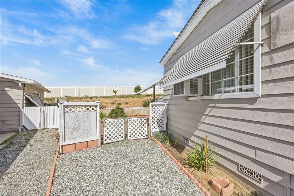 26011 Kentia Palm Dr, Homeland, California 92548 home-pic-33