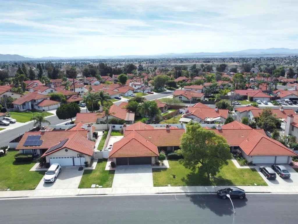 23929 Pine Field Drive, Moreno Valley, California 92557 home-pic-1