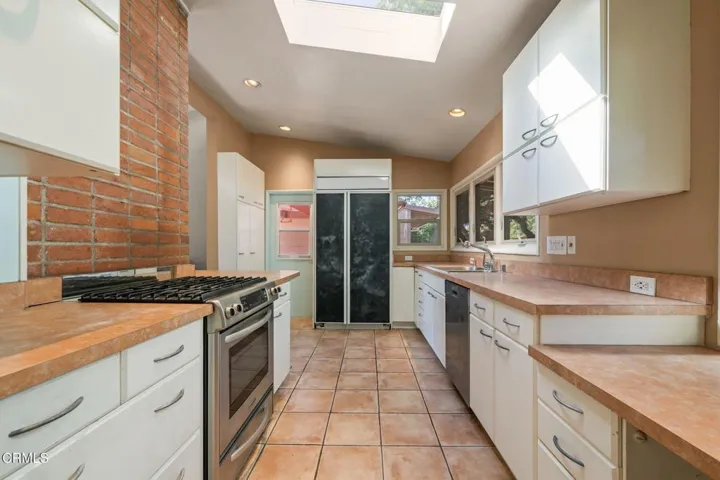 13-web-or-mls-127 South Ln_MEDIA360VR-12