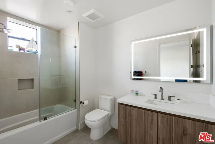3651 Regal Place 201, Los Angeles, California 90068