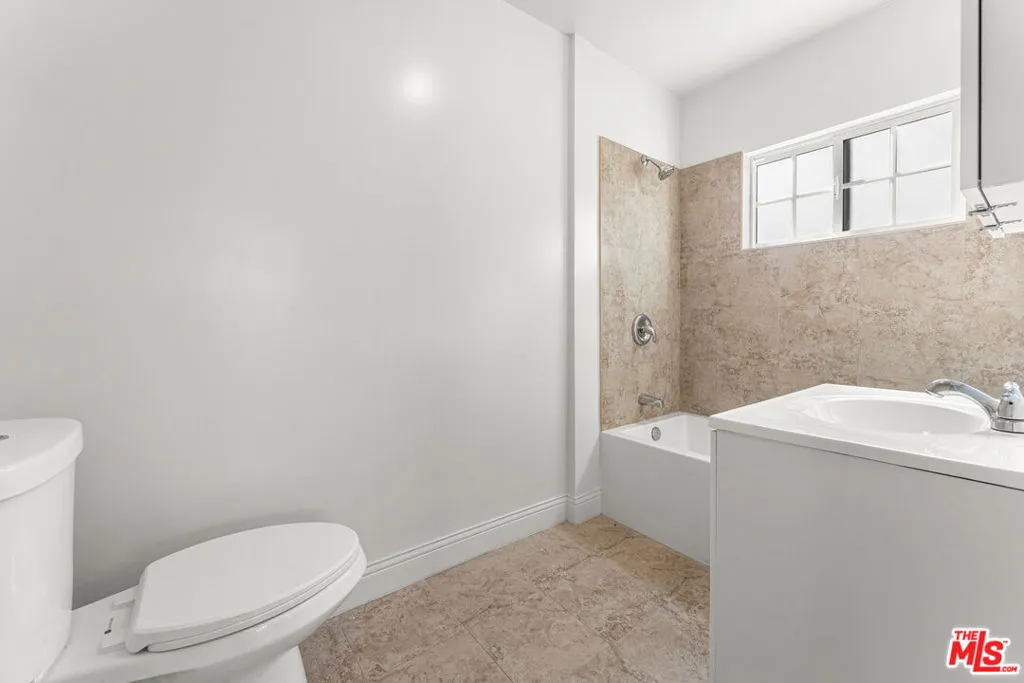 854 W 64th Street, Los Angeles, California 90044 home-pic-11