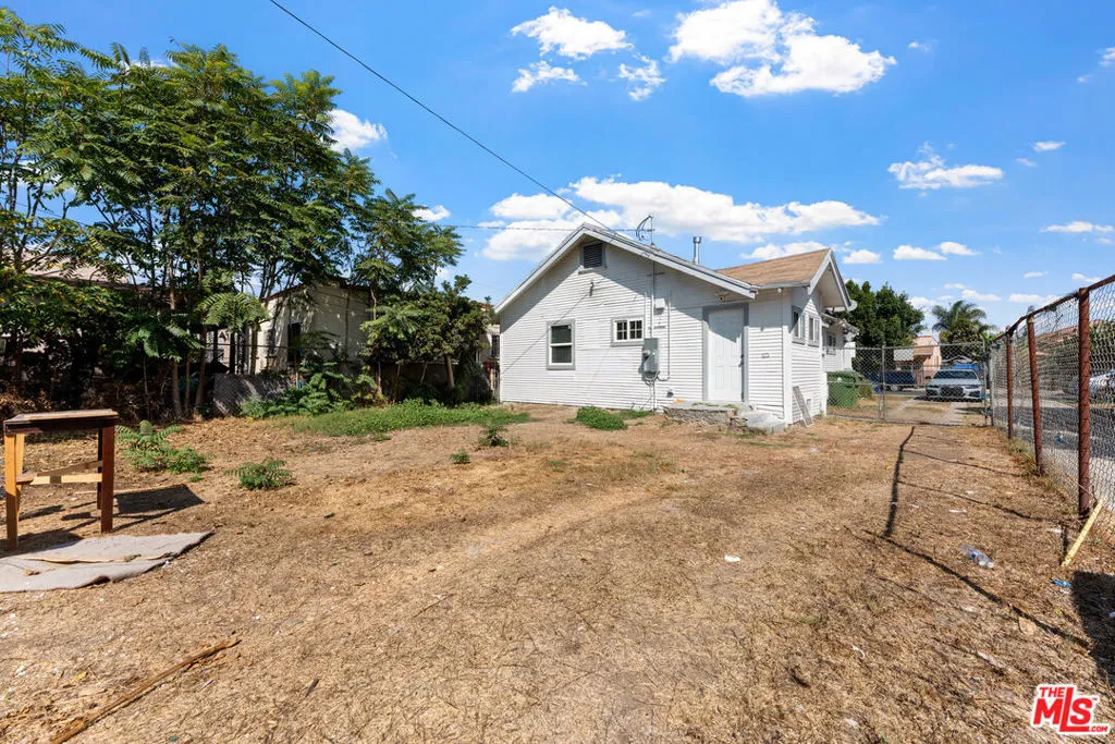 854 W 64th Street, Los Angeles, California 90044 home-pic-15