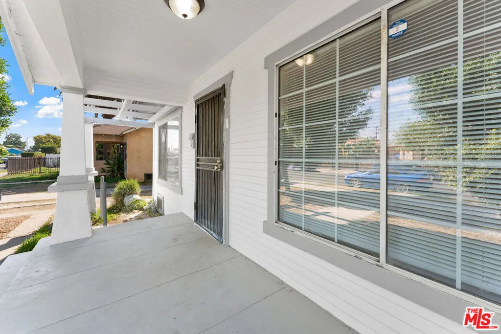 854 W 64th Street, Los Angeles, California 90044 home-pic-16