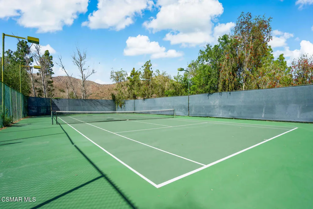 5782 Oak Bank Trail 103, Oak Park, California 91377 home-pic-25