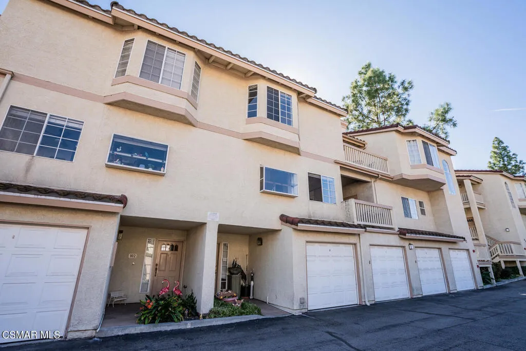 5782 Oak Bank Trail 103, Oak Park, California 91377 home-pic-30