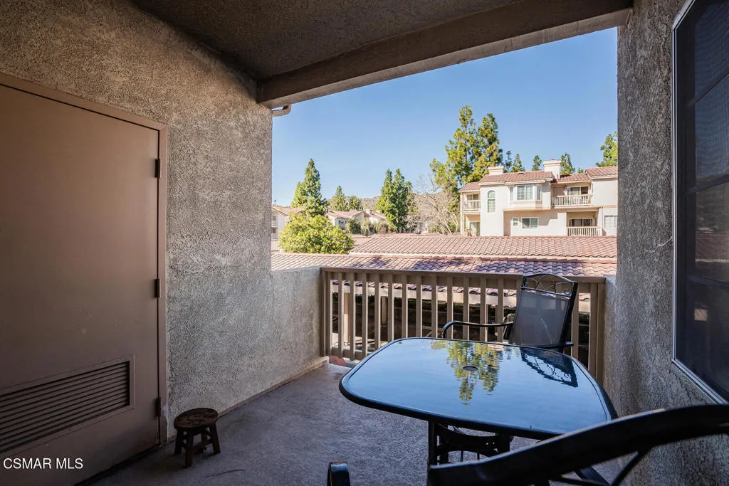 5782 Oak Bank Trail 103, Oak Park, California 91377 home-pic-8