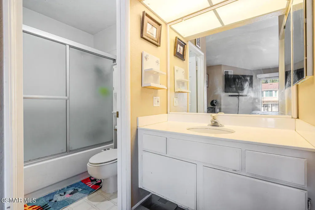 5782 Oak Bank Trail 103, Oak Park, California 91377 home-pic-14
