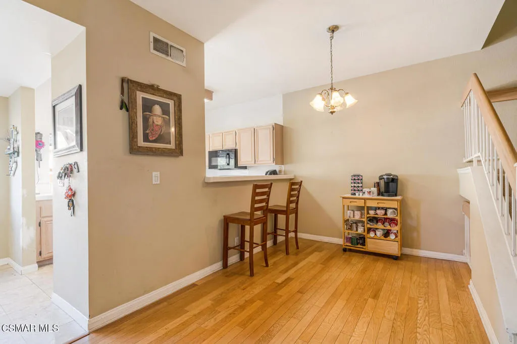5782 Oak Bank Trail 103, Oak Park, California 91377 home-pic-2