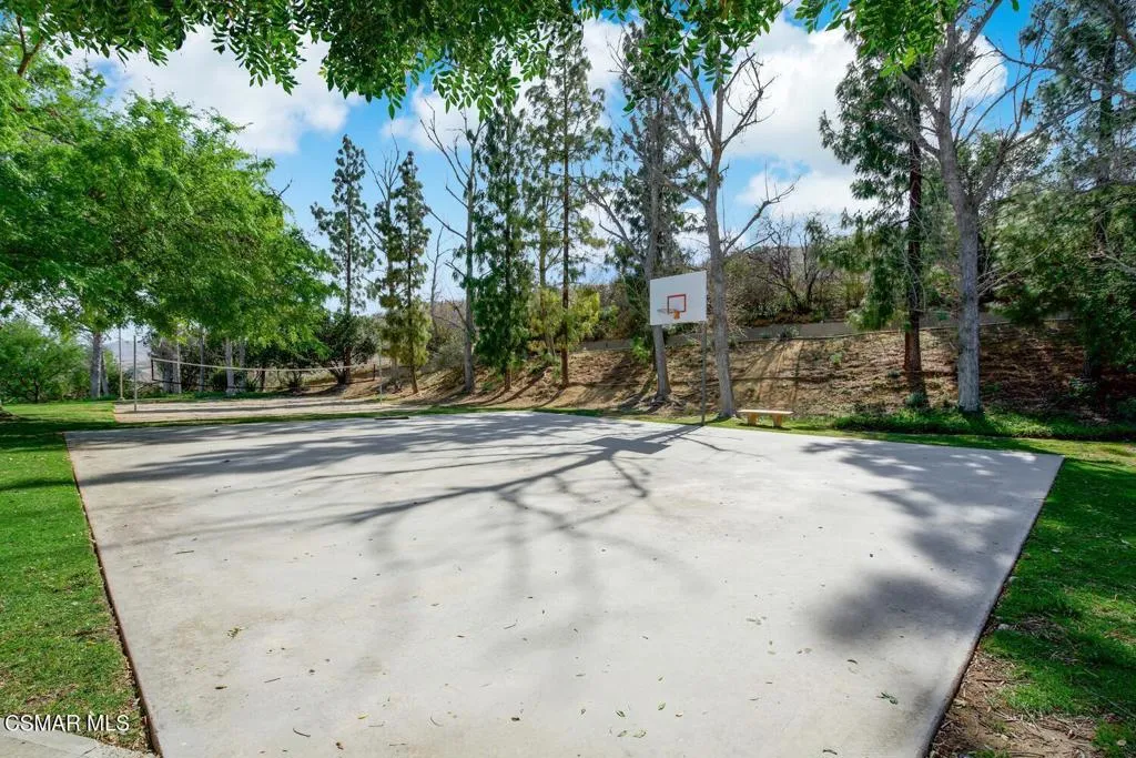 5782 Oak Bank Trail 103, Oak Park, California 91377 home-pic-26