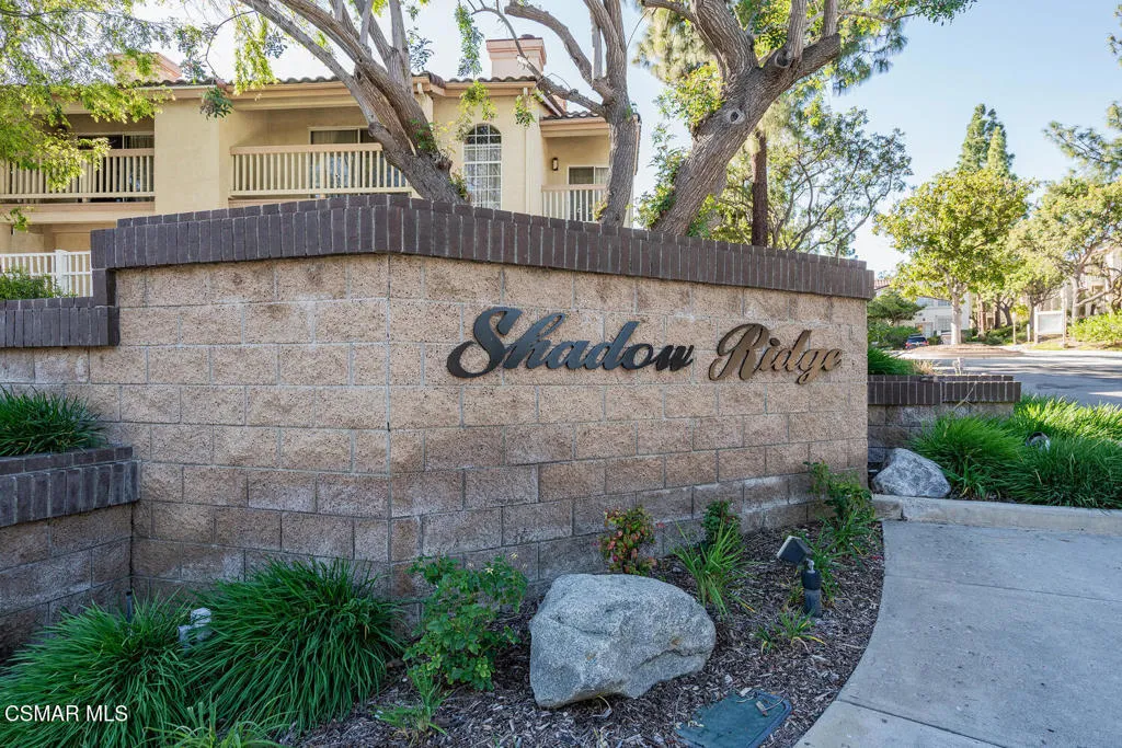 5782 Oak Bank Trail 103, Oak Park, California 91377 home-pic-31