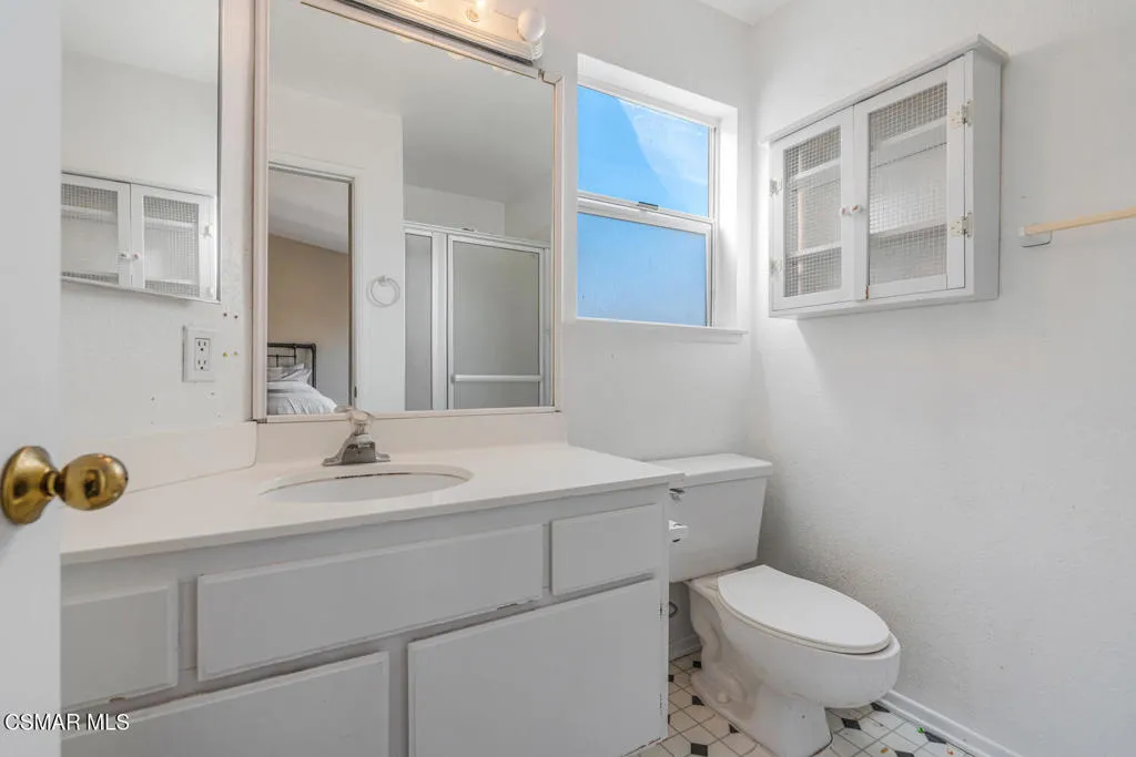 5782 Oak Bank Trail 103, Oak Park, California 91377 home-pic-18