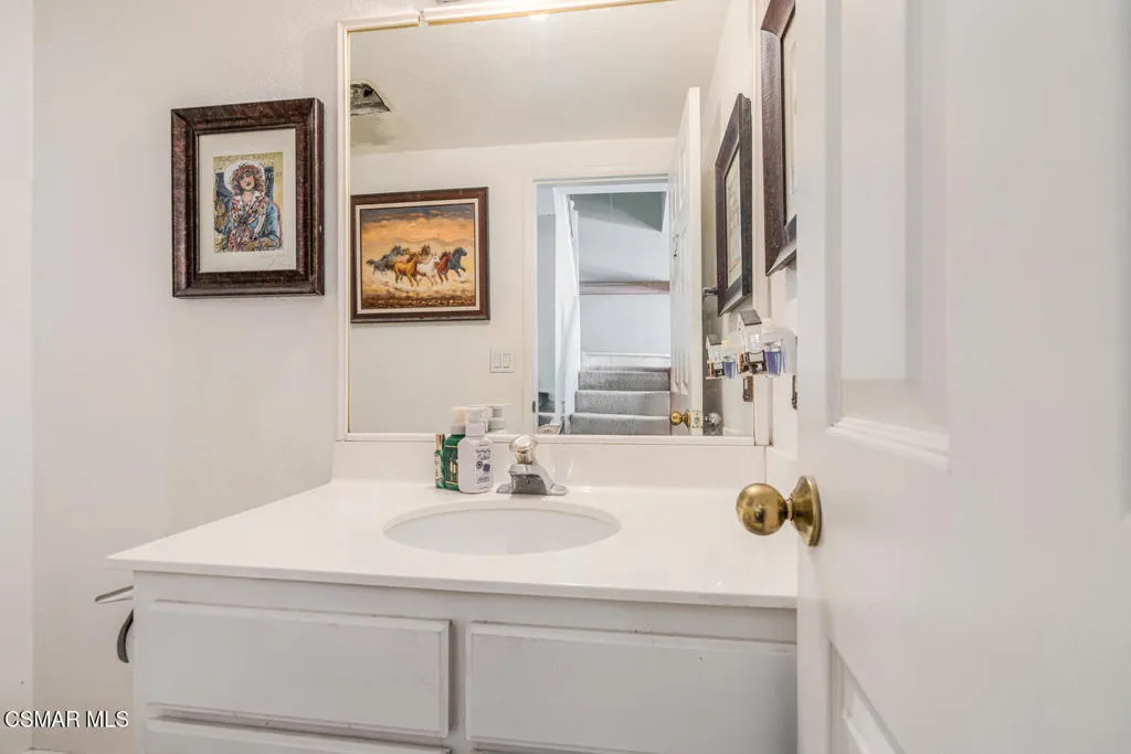 5782 Oak Bank Trail 103, Oak Park, California 91377 home-pic-12