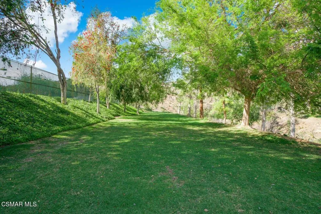 5782 Oak Bank Trail 103, Oak Park, California 91377 home-pic-27