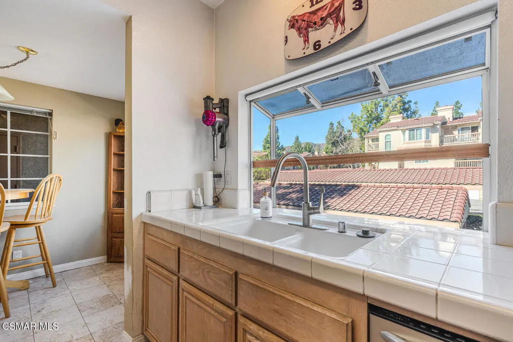 5782 Oak Bank Trail 103, Oak Park, California 91377 home-pic-11