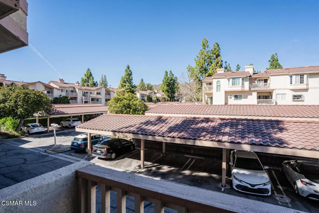 5782 Oak Bank Trail 103, Oak Park, California 91377 home-pic-9