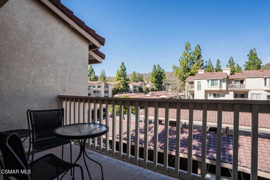 5782 Oak Bank Trail 103, Oak Park, California 91377 home-pic-16