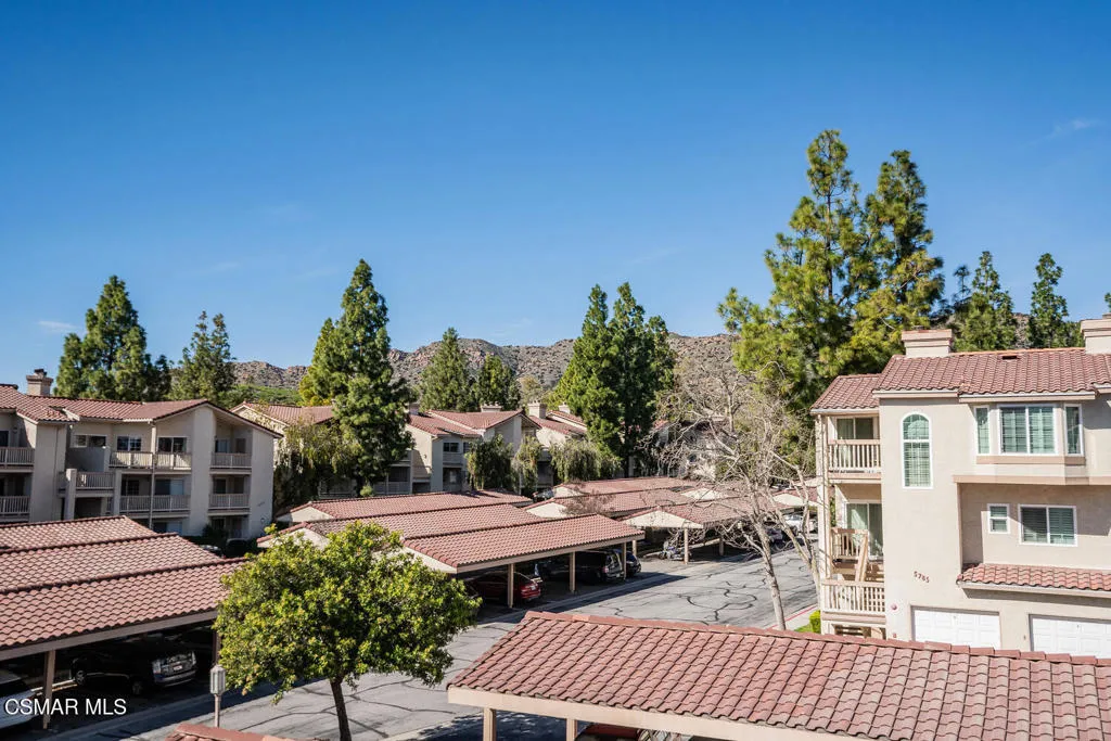 5782 Oak Bank Trail 103, Oak Park, California 91377 home-pic-17