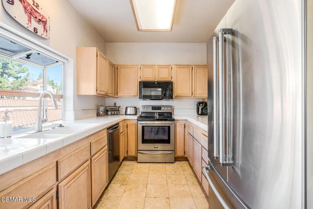 5782 Oak Bank Trail 103, Oak Park, California 91377 home-pic-10