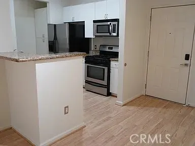 Kitchen w/stove, frig, dw, microwave