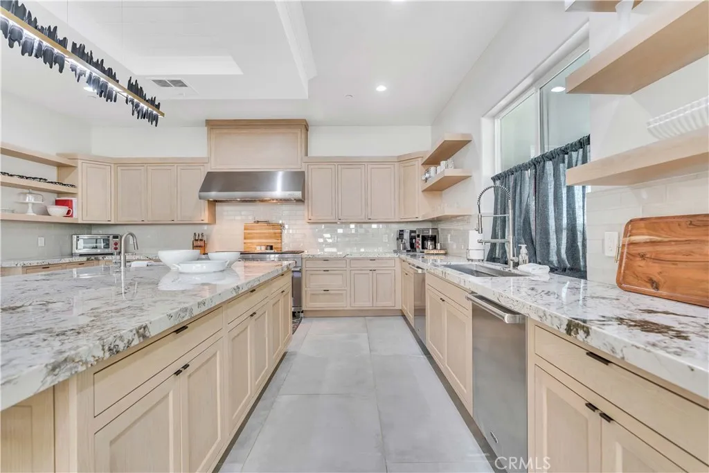 402 S Michelle, Kerman, California 93630 home-pic-22