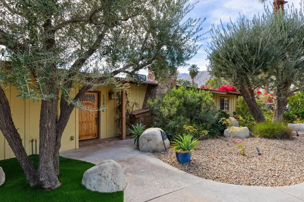 1387 E Verbena Drive, Palm Springs, California 92262 home-pic-6