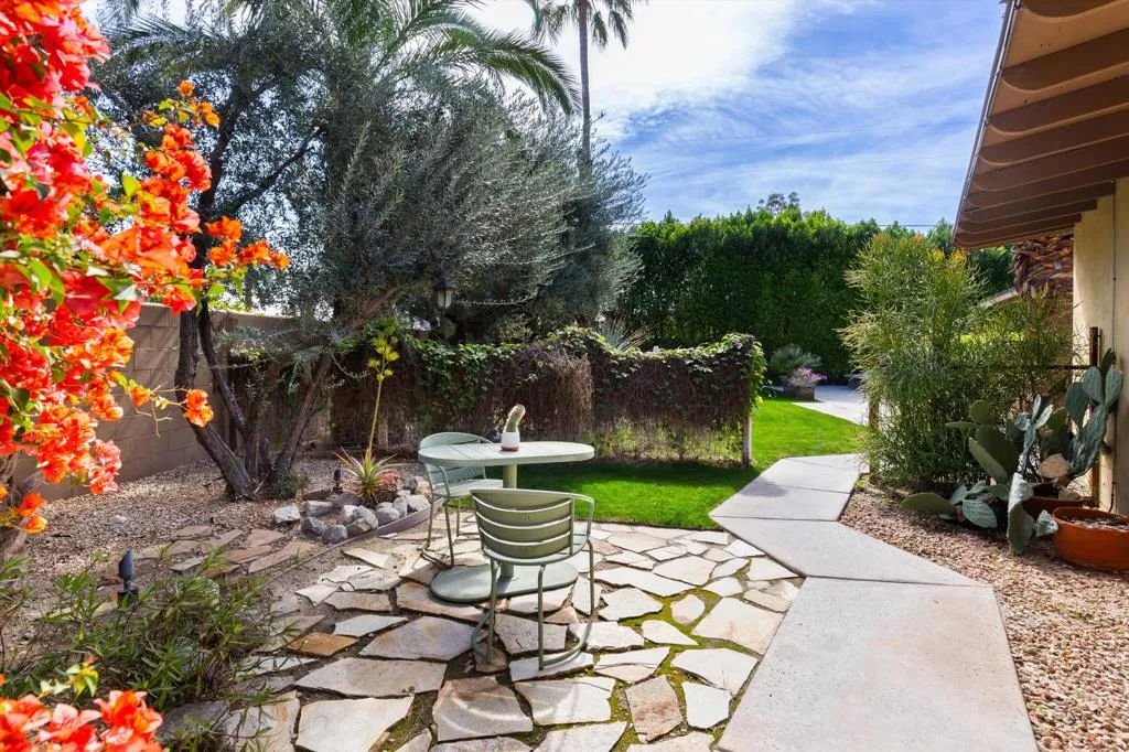 1387 E Verbena Drive, Palm Springs, California 92262 home-pic-29