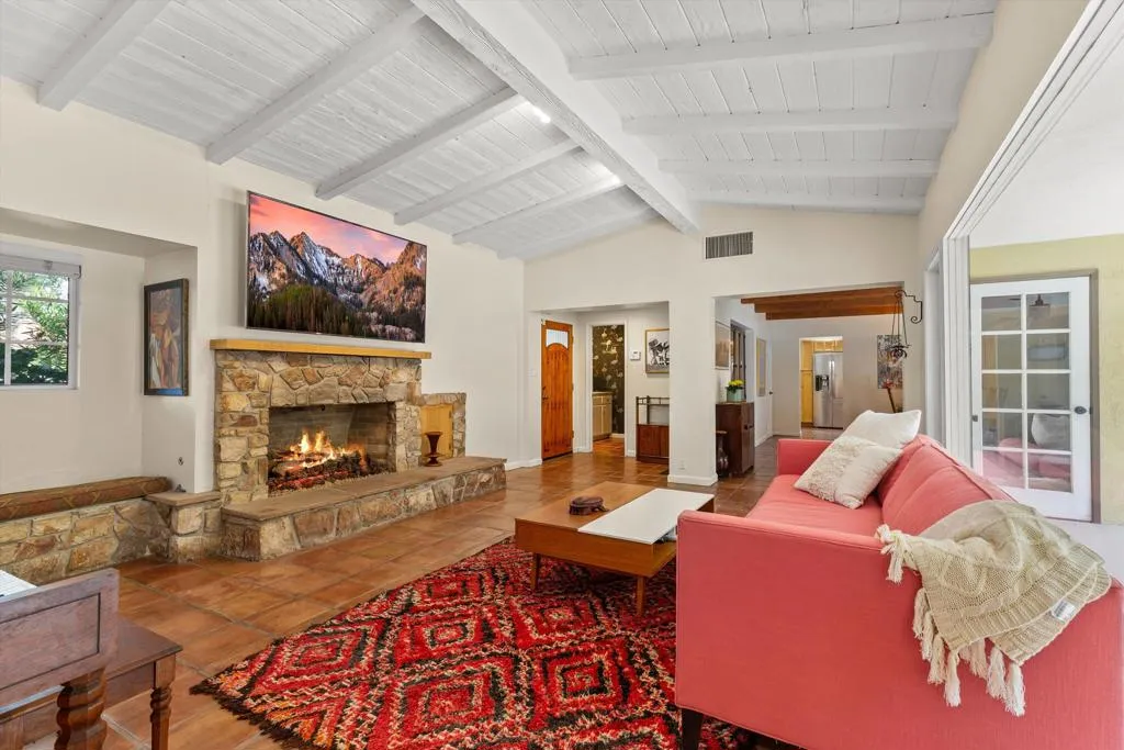 1387 E Verbena Drive, Palm Springs, California 92262 home-pic-8