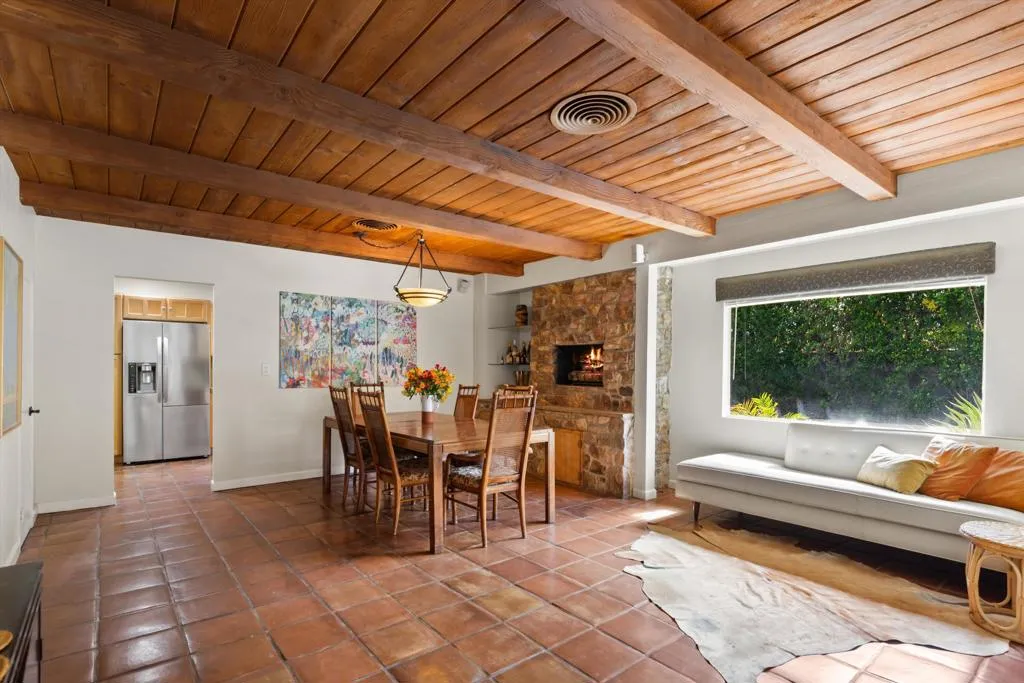 1387 E Verbena Drive, Palm Springs, California 92262 home-pic-11