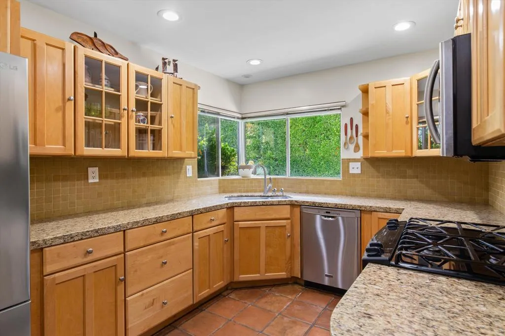 1387 E Verbena Drive, Palm Springs, California 92262 home-pic-16