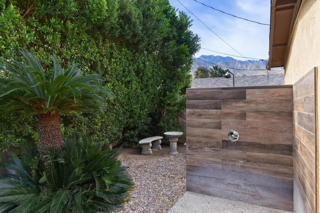 1387 E Verbena Drive, Palm Springs, California 92262 home-pic-38