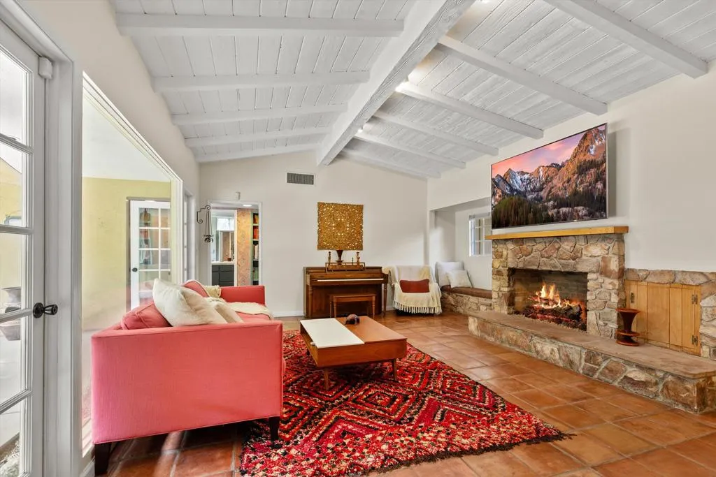 1387 E Verbena Drive, Palm Springs, California 92262 home-pic-26