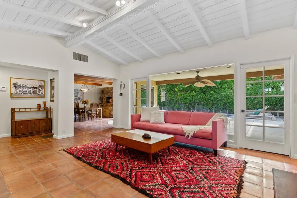 1387 E Verbena Drive, Palm Springs, California 92262 home-pic-10