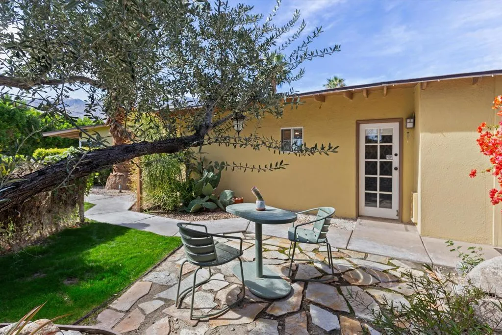 1387 E Verbena Drive, Palm Springs, California 92262 home-pic-28