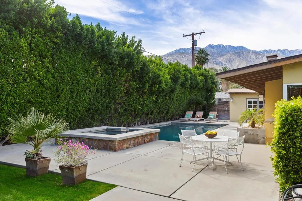 1387 E Verbena Drive, Palm Springs, California 92262 home-pic-34