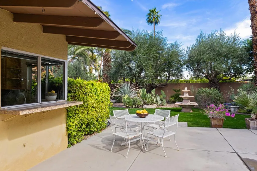 1387 E Verbena Drive, Palm Springs, California 92262 home-pic-17