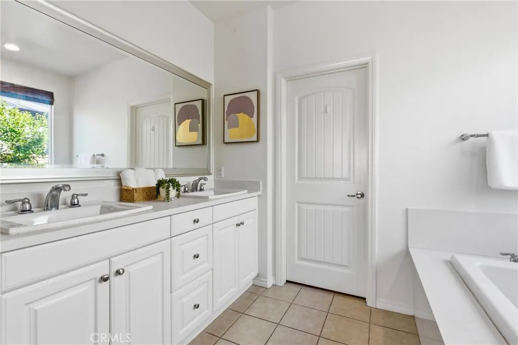 6092 Night Heron Court, Jurupa Valley, California 91752 home-pic-38