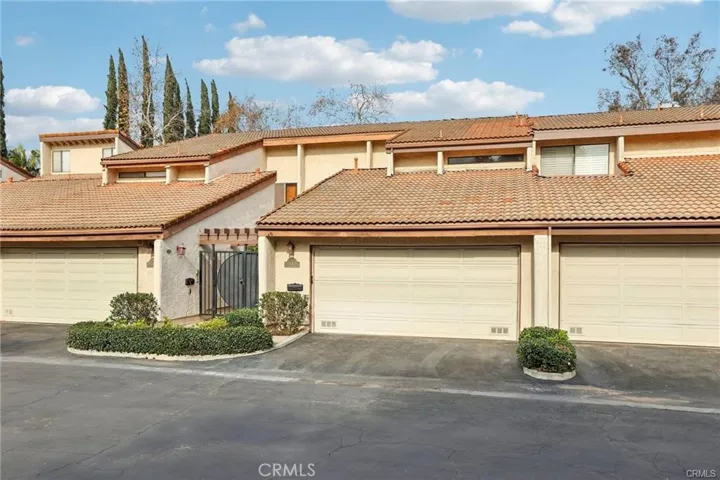 Front view of the property with 2car attached