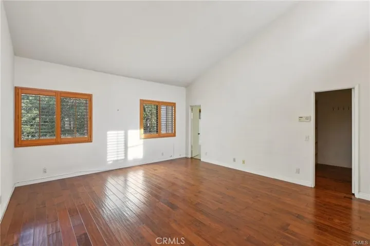 Master bedroom view3