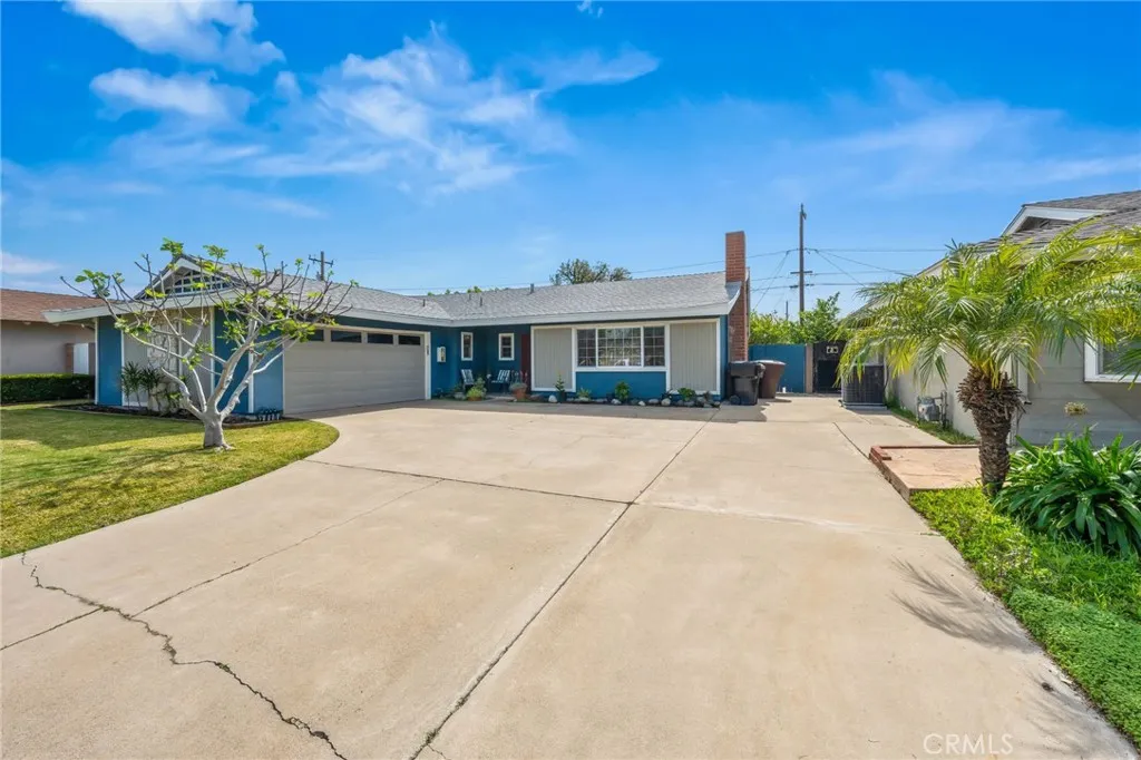 2750 E Diana Avenue, Anaheim, California 92806 home-pic-1