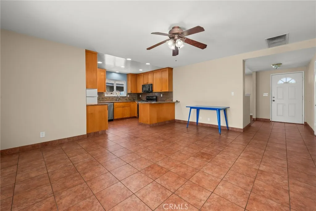 2750 E Diana Avenue, Anaheim, California 92806 home-pic-13