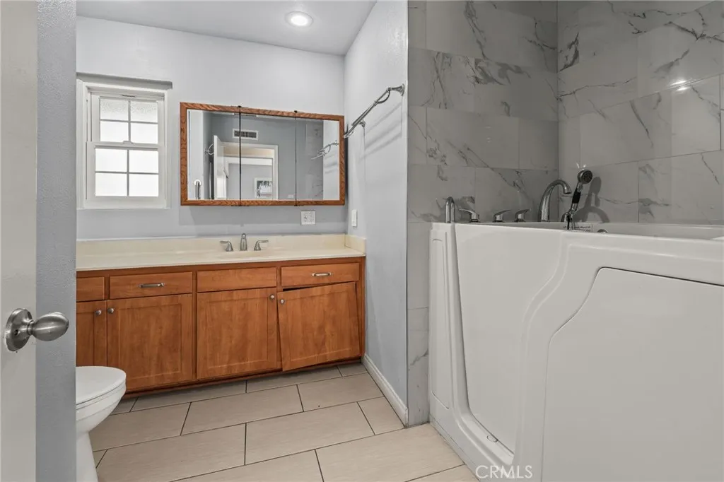 2750 E Diana Avenue, Anaheim, California 92806 home-pic-20
