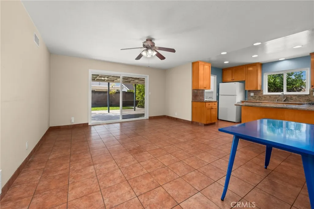 2750 E Diana Avenue, Anaheim, California 92806 home-pic-11