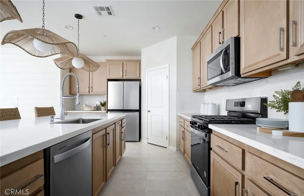 29445 Ironview Drive, Menifee, California 92584 home-pic-3