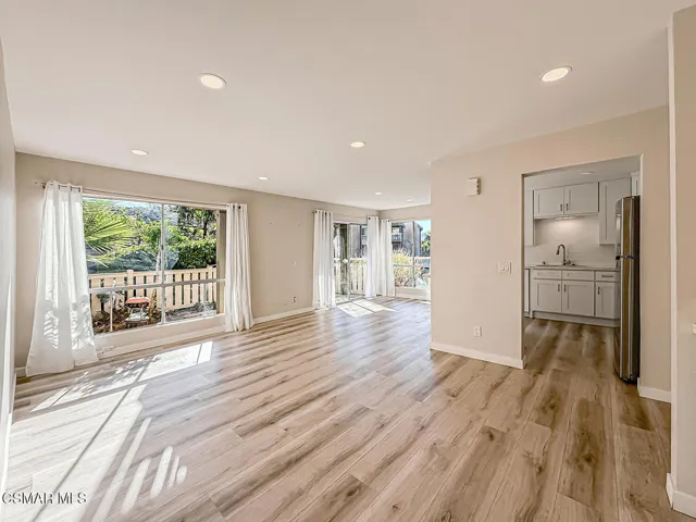 bLiving Kitchen and Dining1