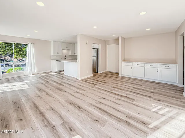 bLiving Kitchen and Dining2